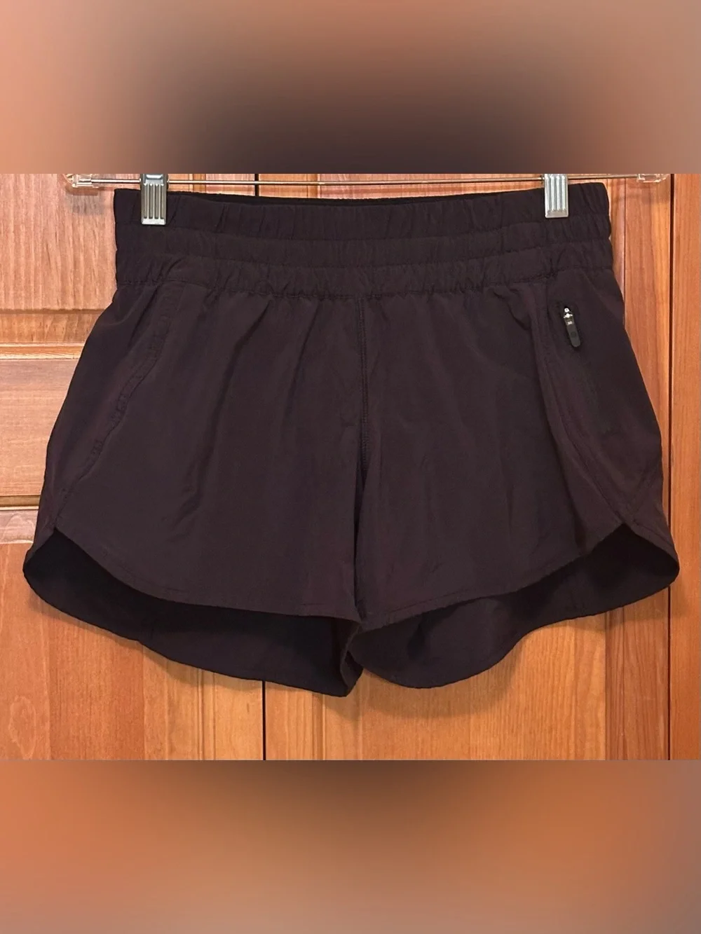 Women’s Lululemon Black Tracker Mid Rise Shorts size 6 with Liner 4 inch length